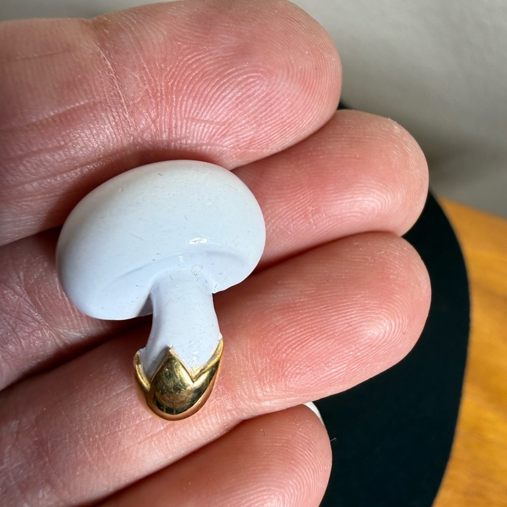 Trifari‎ Mushroom Brooch